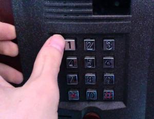 Как открыть домофон, когда нет ключа?